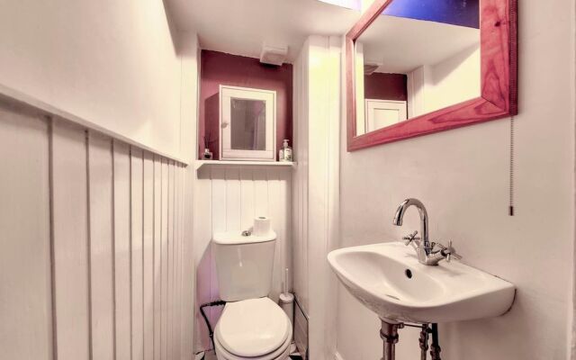 Stylish 2BR Flat Close To Edinburgh City Centre