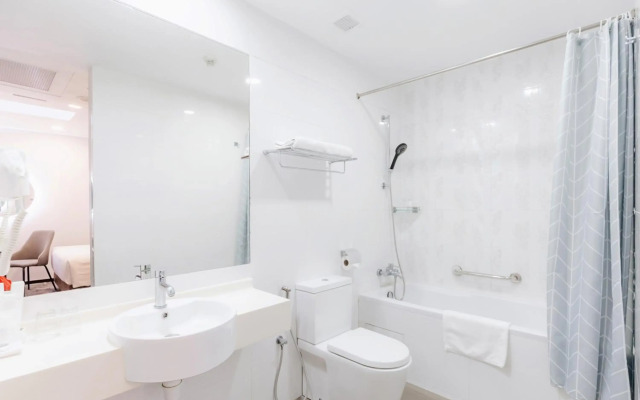 Santa Grand Hotel East Coast, a NuVe Group Collection
