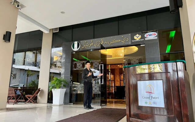 Grand Puteri Hotel