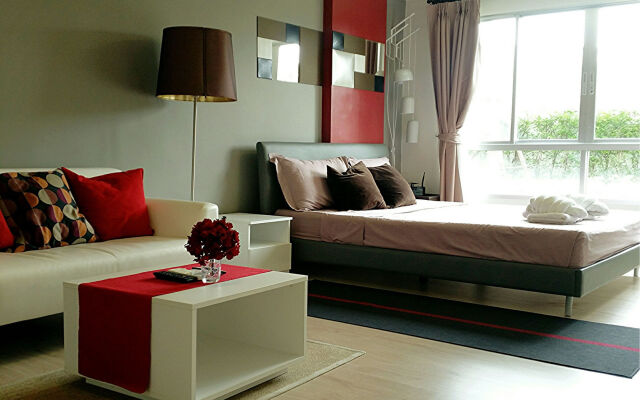 Baan Peang Ploen by Montri