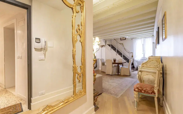 Gondola Luxury Apartment by Wonderful Italy