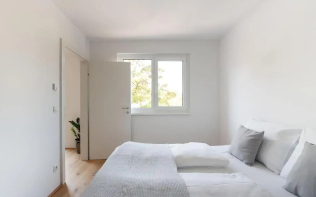 Grüne und zentrale Ruhelage im Neubau mit Balkon
