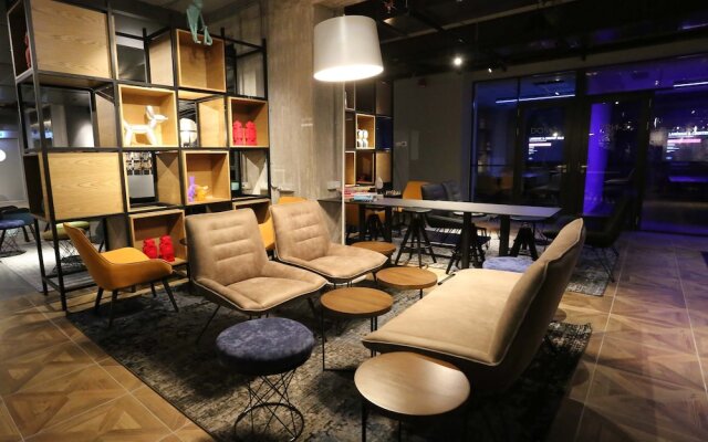 Link hotel & Hub By Dan Hotels