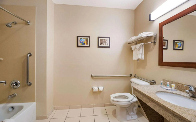 Comfort Inn & Suites Las Vegas - Nellis
