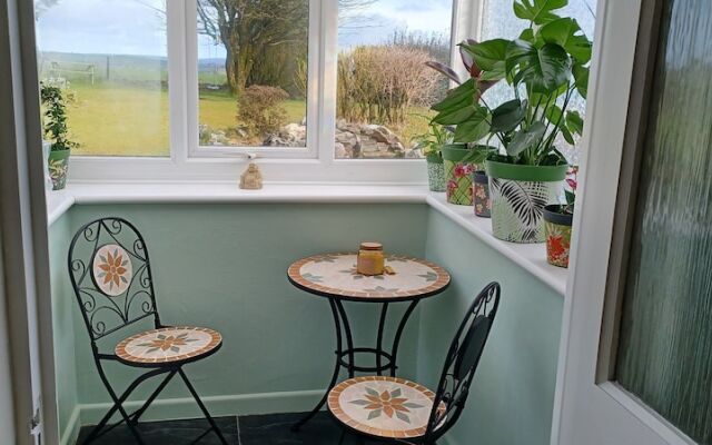 Relax With Amazing Views! 1-bed Studio in Tegryn