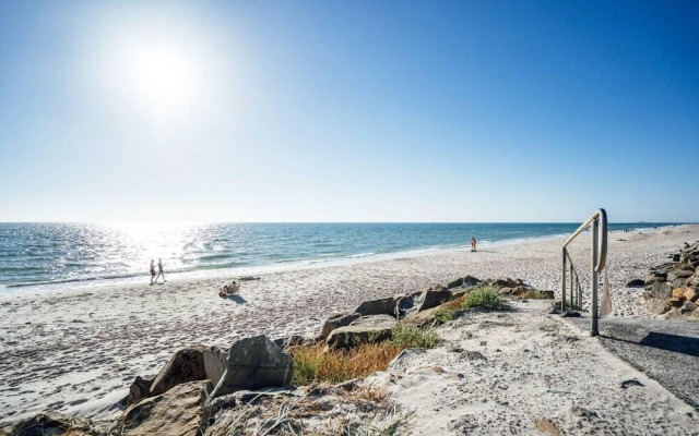 Santorini on Seaview-beachside Living - Sauna - Wifi
