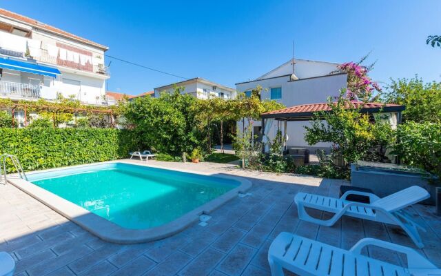 Nice Home in Kastel Stari With Wifi and 2 Bedrooms