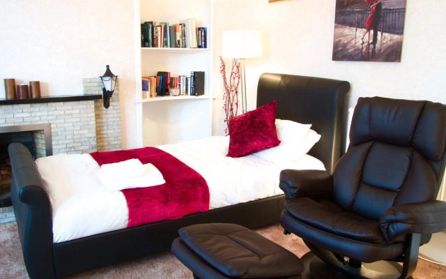 Crown Hotel Guesthouse