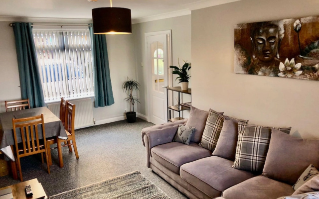 Ideal Road Trip Dunfermline Home - Free Parking