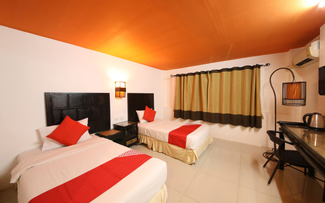 OYO 126 Patong Station House Hotel
