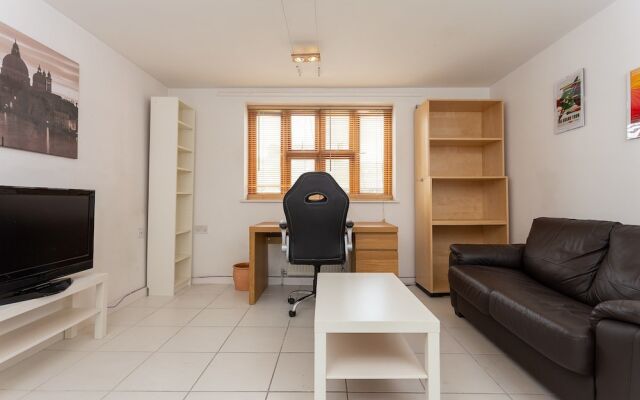 Modern 1 Bedroom Apartment in Shepherds Bush