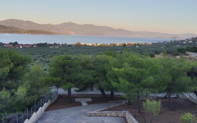 Βιλα 170 τμ με πανοραμικη θεα στον κολπο του Θεολόγου