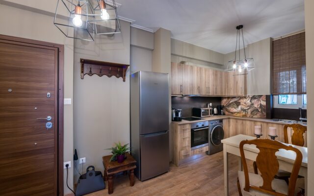Newly Renovated Flat 10 min From Metro Station - Adults Only
