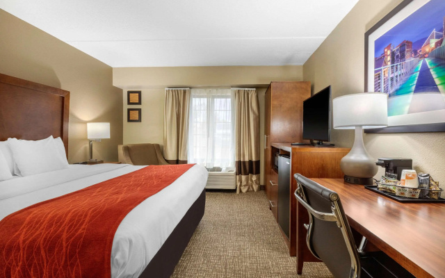 Comfort Inn & Suites Hamilton Place