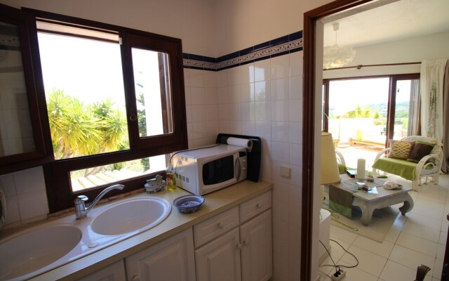 Apartment With Pool in Albufeira