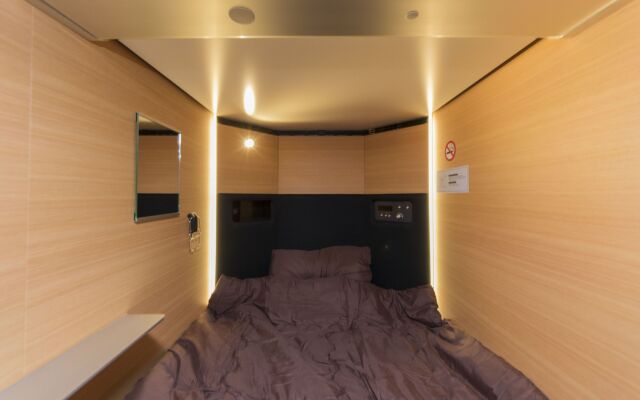 Ryoma Higashiazuma - Hostel