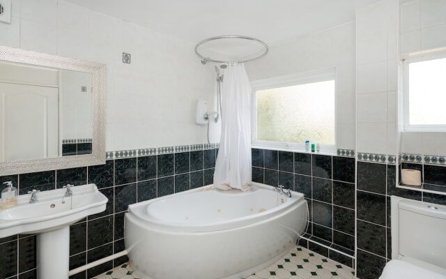 Sulston Lodge 3-Bedroom House