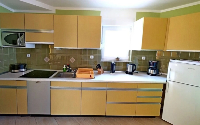 Amalia - Family Friendly With Parking - A4 Megi