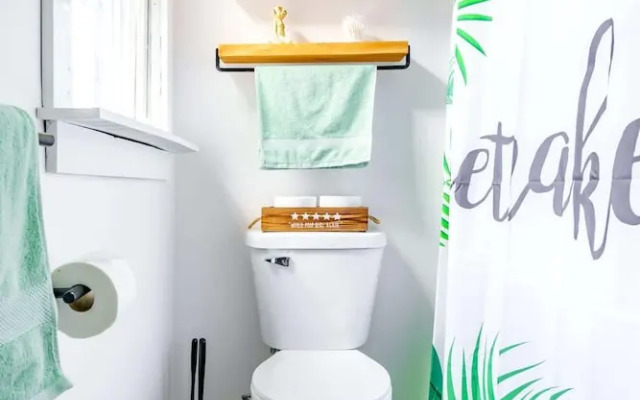 Prime Location Clean Top Rated Free Parking