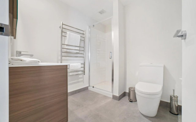Toru Top Floor Apartment - Brand New & Convenient – Bathroom – Queenstown