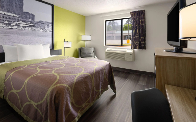 Super 8 by Wyndham South Boston VA