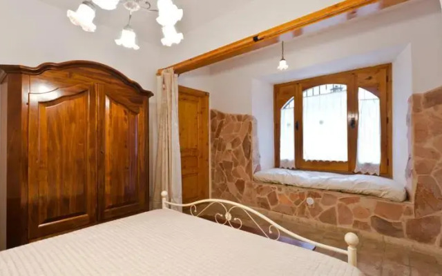 Alcantara Rustic House