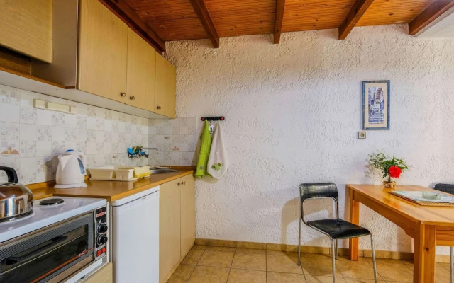 Tranquil Holiday Home in Palaiochora near Sea Beach