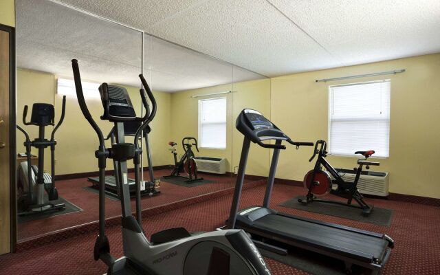 Days Inn by Wyndham Park City Kansas