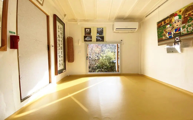 Jukheon Traditional House