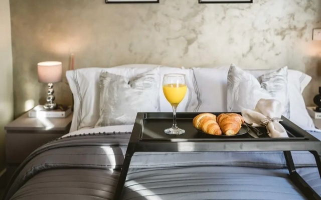 Luxe Living in a 2-bedroom Canary Wharf Haven