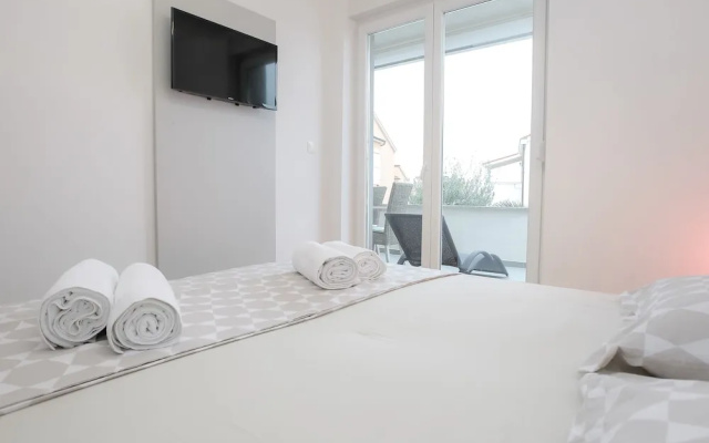 Apartments Tomana
