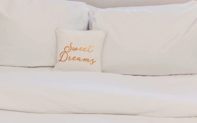 Modern 2 bed Flat, West Kensington, Sleeps 4