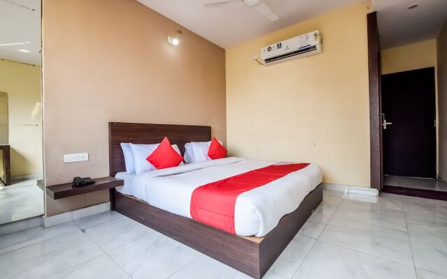 OYO 19032 Hotel Ambay Palace