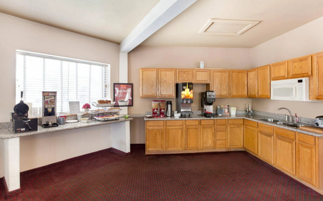 University Inn & Suites San Antonio