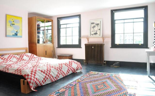 Colourful 3 Bedroom House in Camberwell