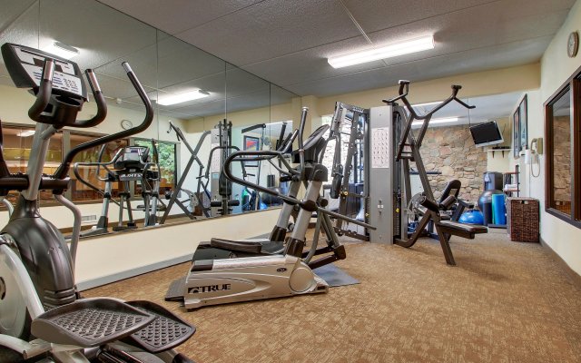 Holiday Inn Westbury - Long Island by IHG