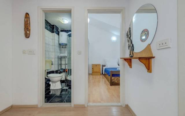 Spacious Apartment w Three Balconies and Parking