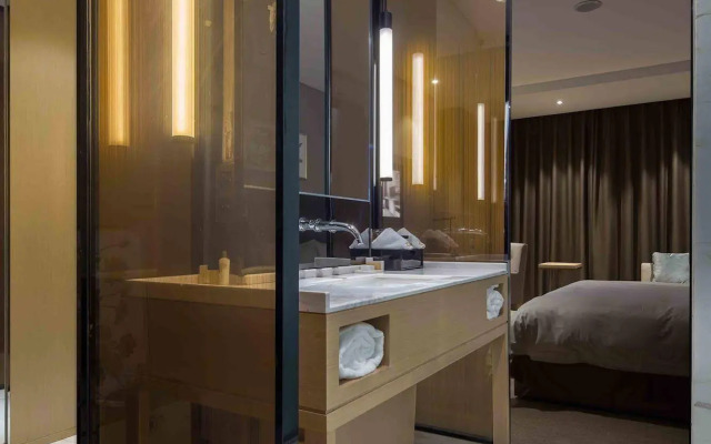 Gallery F Hotel