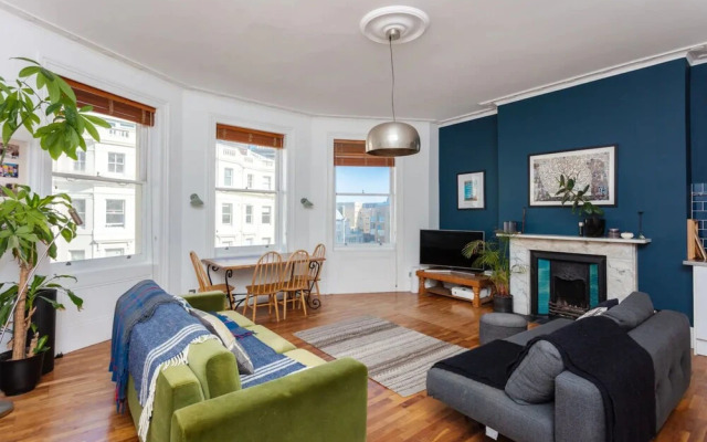 Spacious 1 Bedroom Apartment in Brighton Beside the Sea