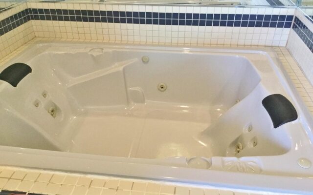 Capital O Amerihost Inn and Suites Fulton Hwy 54 MO