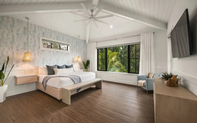 Salty Oak in Siesta Key