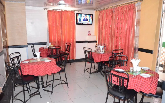 Chomba Hotel