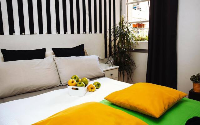 Rooms Hola Bcn B & B