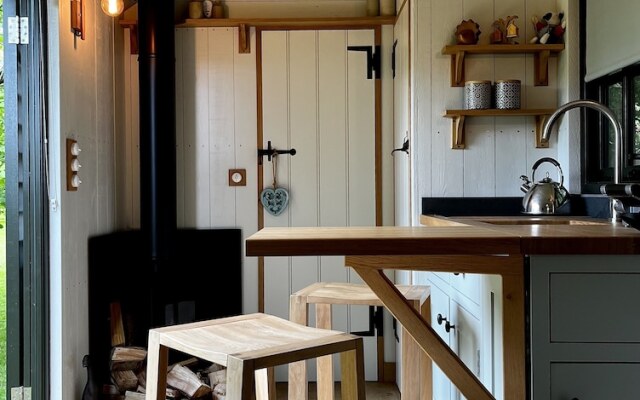 The Crooked Gate - Luxury Romantic Getaway