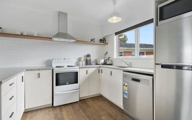 Renovated Takapuna 2BR Apt - Parking