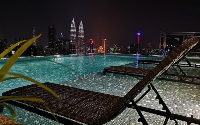 Expressionz Professional Suites by Sin Yin