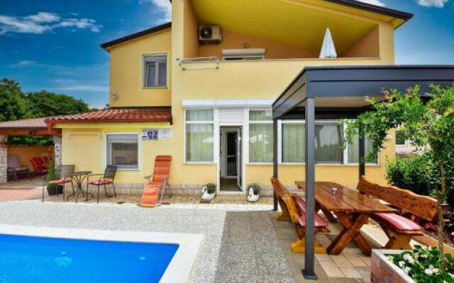 Apartment Complex Laura Nova Vas