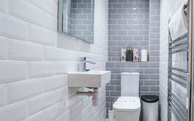 Tudors eSuites Birmingham Townhouse Private Garden Free Parking