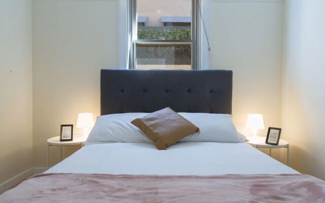 2 Bedroom Gorgeous Art Deco Classic Near CBD