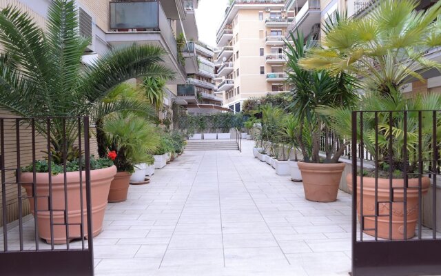 Room in Guest Room - Emilio's Home Triple Room in our Cozy and Comfortable Establishment